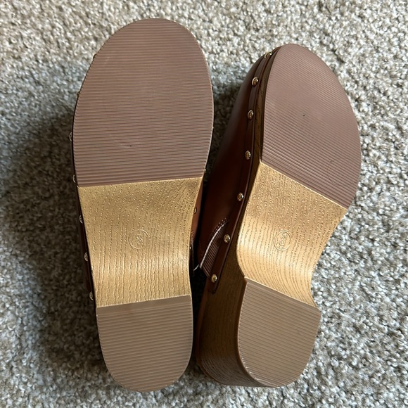 Clogs - Picture 5 of 5